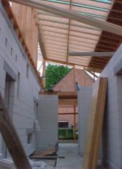 Les murs ext�rieurs sont constitu�s d'une ossature en bois servant de structure portante