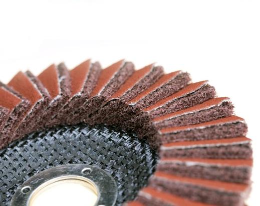 Door de eigenschappen van coated en surface condtioning materialen samen te brengen, kunnen één of meerdere stappen in het schuurproces wegvallen