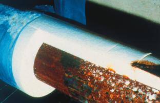 Installaties waarvan de bedrijfstemperatuur onder de omgevingstemperatuur ligt en ook installaties waarvan de temperatuur door wisselende bedrijfstemperaturen zelfs maar voor korte tijd onder de dauwpuntstemperatuur komt, vragen in het bijzonder om een effectieve corrosiebescherming