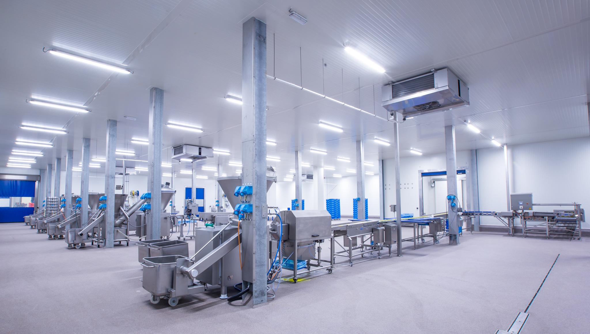 Les machines ultra modernes, &eacute;quip&eacute;es de technologie laser et de cam&eacute;ra, facilitent le travail des collaborateurs