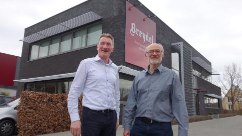 Ivan De Keyser (zaakvoerder Breydel) en Dirk Van den Broecke (EFES-ontzorger) bij Breydel in Gavere