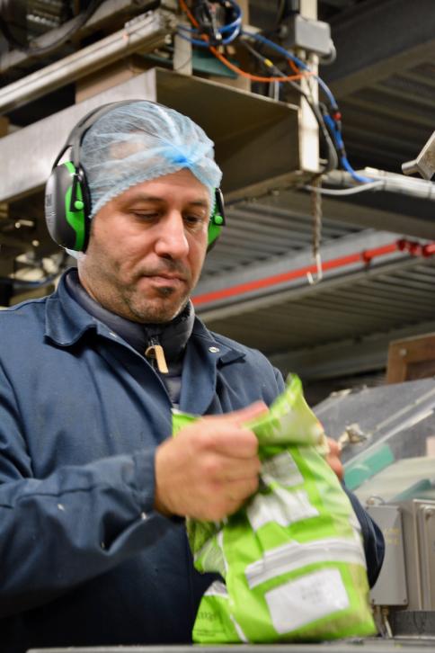 Ahmed Abass Imad werkt als verpakkingsoperator bij Greenyard Frozen Belgium
