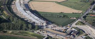 De A11 tussen Brugge en Westkapelle is een realisatie van Jan De Nul Group. Infrastructuurwerken en civiele bouwwerken maken tegenwoordig nog maar 25% uit van de activiteiten van het bedrijf