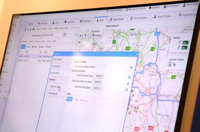 De gegevens worden verstuurd via satelliet, zodat ze op elk mogelijk toestel weergegeven kunnen worden