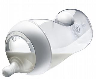 Le biberon Ultra Feeding de Tommee Tippee avec une tétine décentralisée pour une inclinaison naturelle Le biberon Ultra Feeding de Tommee Tippee avec une tétine décentralisée pour une inclinaison naturelle