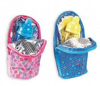 Deze flessentas met isolerende kern van Difrax houdt het flesje minimaal drie uur warm en kan makkelijk aan de kinderwagen bevestigd worden Deze flessentas met isolerende kern van Difrax houdt het flesje minimaal drie uur warm en kan makkelijk aan de kinderwagen bevestigd worden