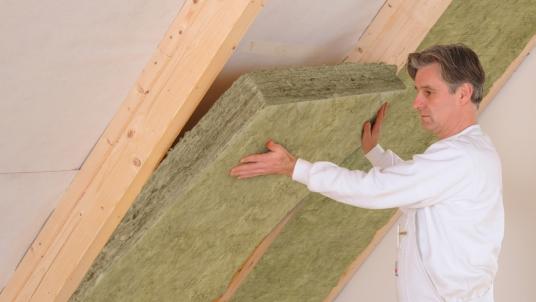 URSA Hometec heeft geen spijkerflensdoek en moet dus op een andere manier luchtdicht gemaakt worden