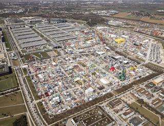 Om en bij de 3.400 exposanten uit bijna zestig landen verspreid over liefst 605.000 m² beursoppervlakte maken van bauma 's werelds grootste (vak)beurs