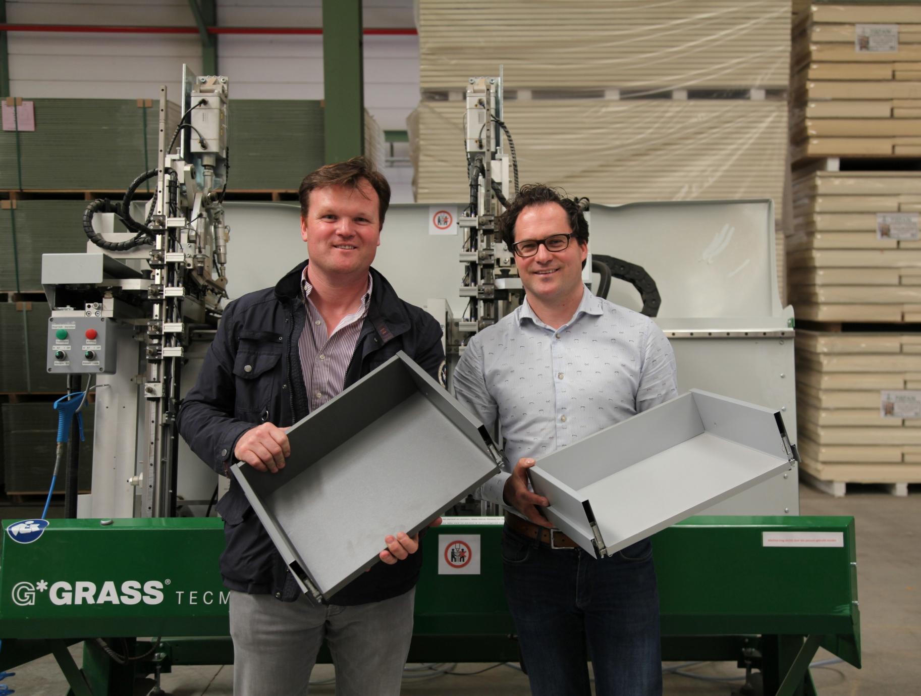 Er zijn al enkele op maat gemaakte metalen laden geproduceerd om te introduceren op de beurs Interzum